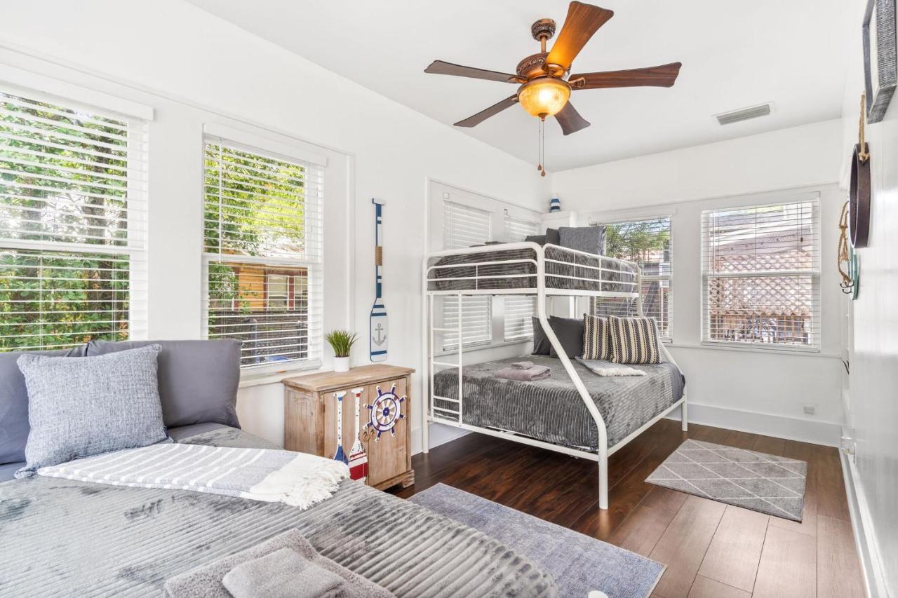 טאמפה Four Different Options At One Great Location-- 1 - Spacious 3 Bed 2 Bath House Or 2- 2Nd Floor 2 Bed 1 Bath Guesthouse Or 3- 1St Floor Studio Or 3- A Tiny Home Rv מראה חיצוני תמונה