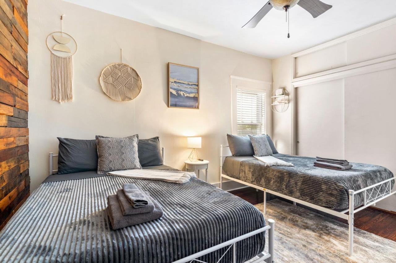 טאמפה Four Different Options At One Great Location-- 1 - Spacious 3 Bed 2 Bath House Or 2- 2Nd Floor 2 Bed 1 Bath Guesthouse Or 3- 1St Floor Studio Or 3- A Tiny Home Rv מראה חיצוני תמונה