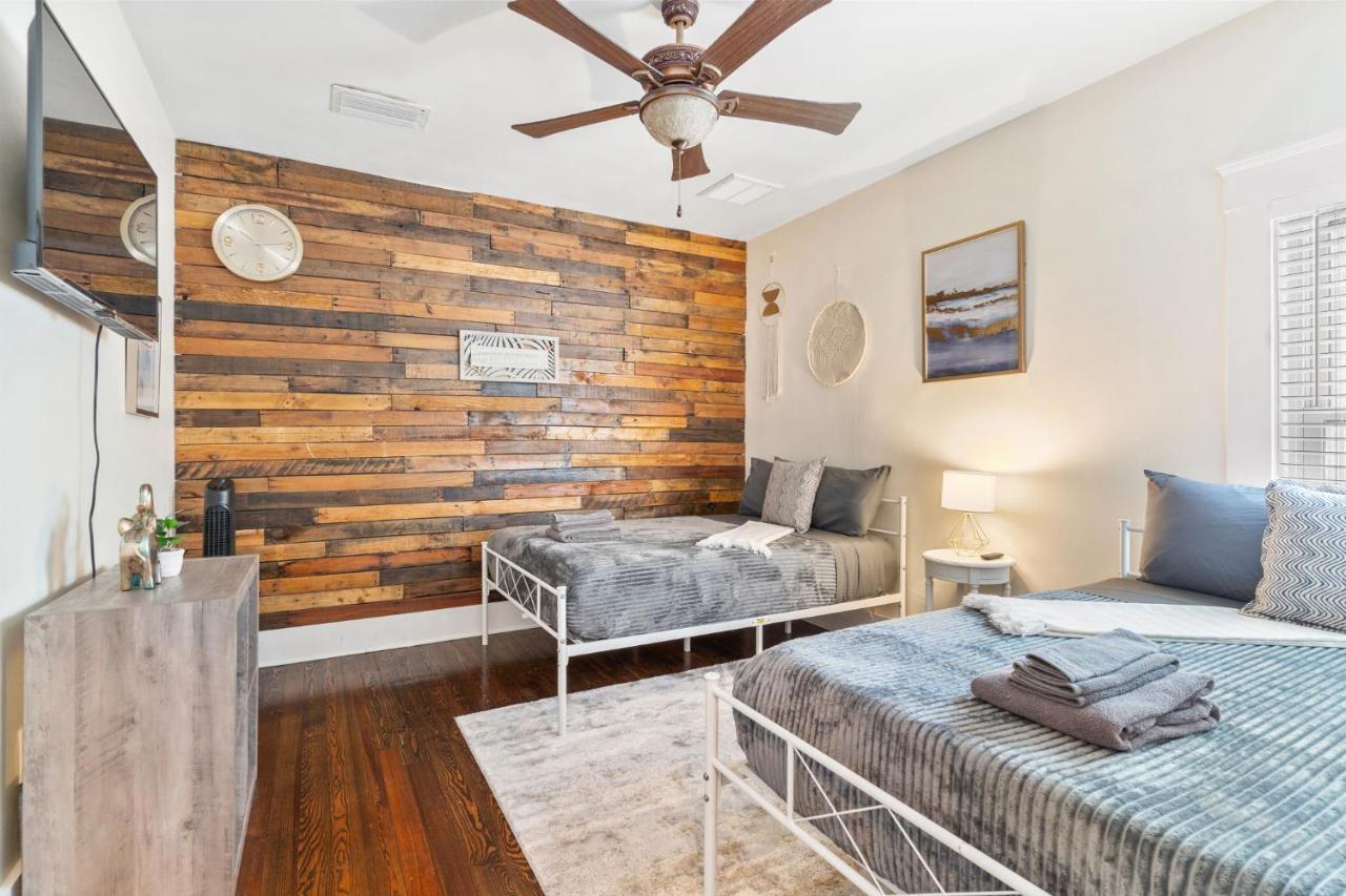 טאמפה Four Different Options At One Great Location-- 1 - Spacious 3 Bed 2 Bath House Or 2- 2Nd Floor 2 Bed 1 Bath Guesthouse Or 3- 1St Floor Studio Or 3- A Tiny Home Rv מראה חיצוני תמונה
