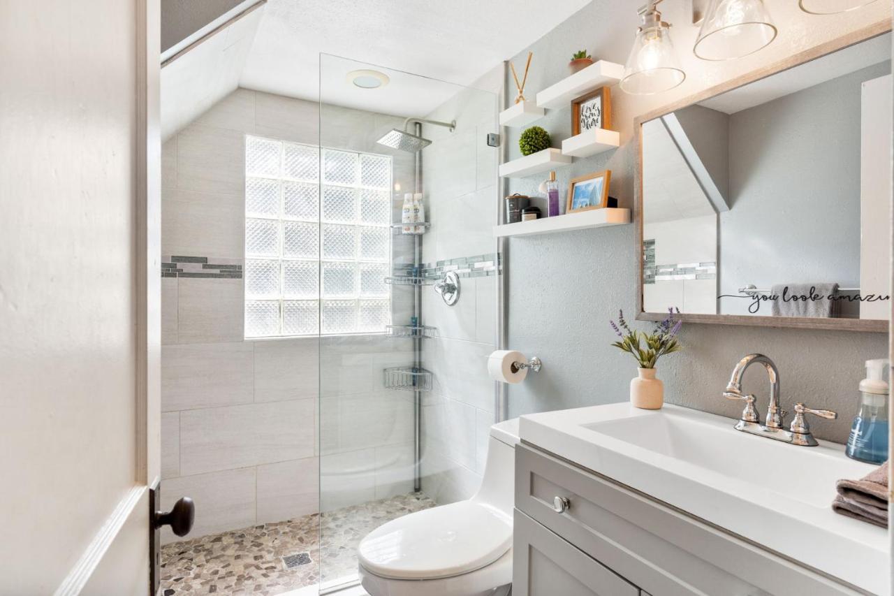 טאמפה Four Different Options At One Great Location-- 1 - Spacious 3 Bed 2 Bath House Or 2- 2Nd Floor 2 Bed 1 Bath Guesthouse Or 3- 1St Floor Studio Or 3- A Tiny Home Rv מראה חיצוני תמונה