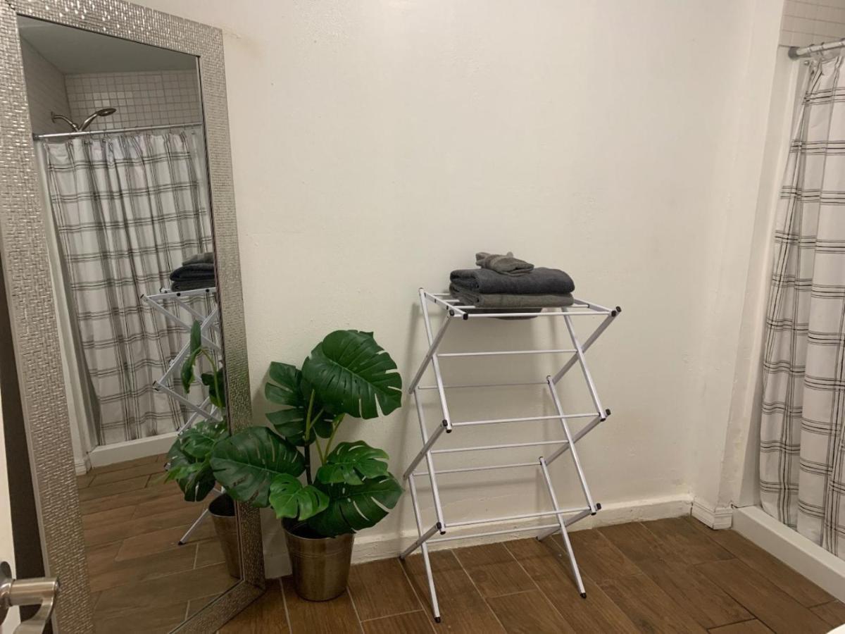 טאמפה Four Different Options At One Great Location-- 1 - Spacious 3 Bed 2 Bath House Or 2- 2Nd Floor 2 Bed 1 Bath Guesthouse Or 3- 1St Floor Studio Or 3- A Tiny Home Rv מראה חיצוני תמונה